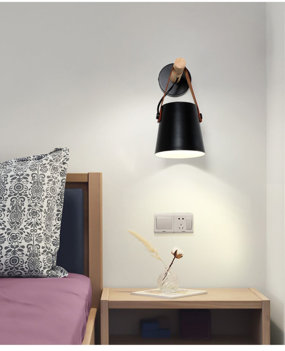 Houtarm - Wandlamp met ijzeren lampenkap en houten arm