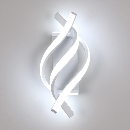 Drievoudige wandlamp met modern design en warm LED-licht