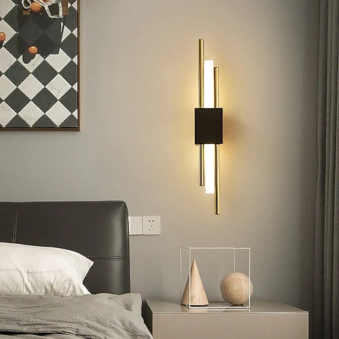 LuminArt - Stijlvolle Zwarte/Gouden LED Wandlamp voor Slaapkamer