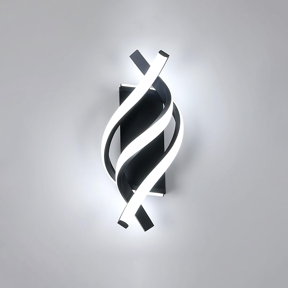 Drievoudige wandlamp met modern design en warm LED-licht