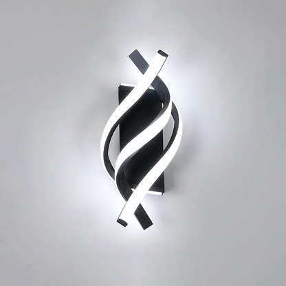 Drievoudige wandlamp met modern design en warm LED-licht