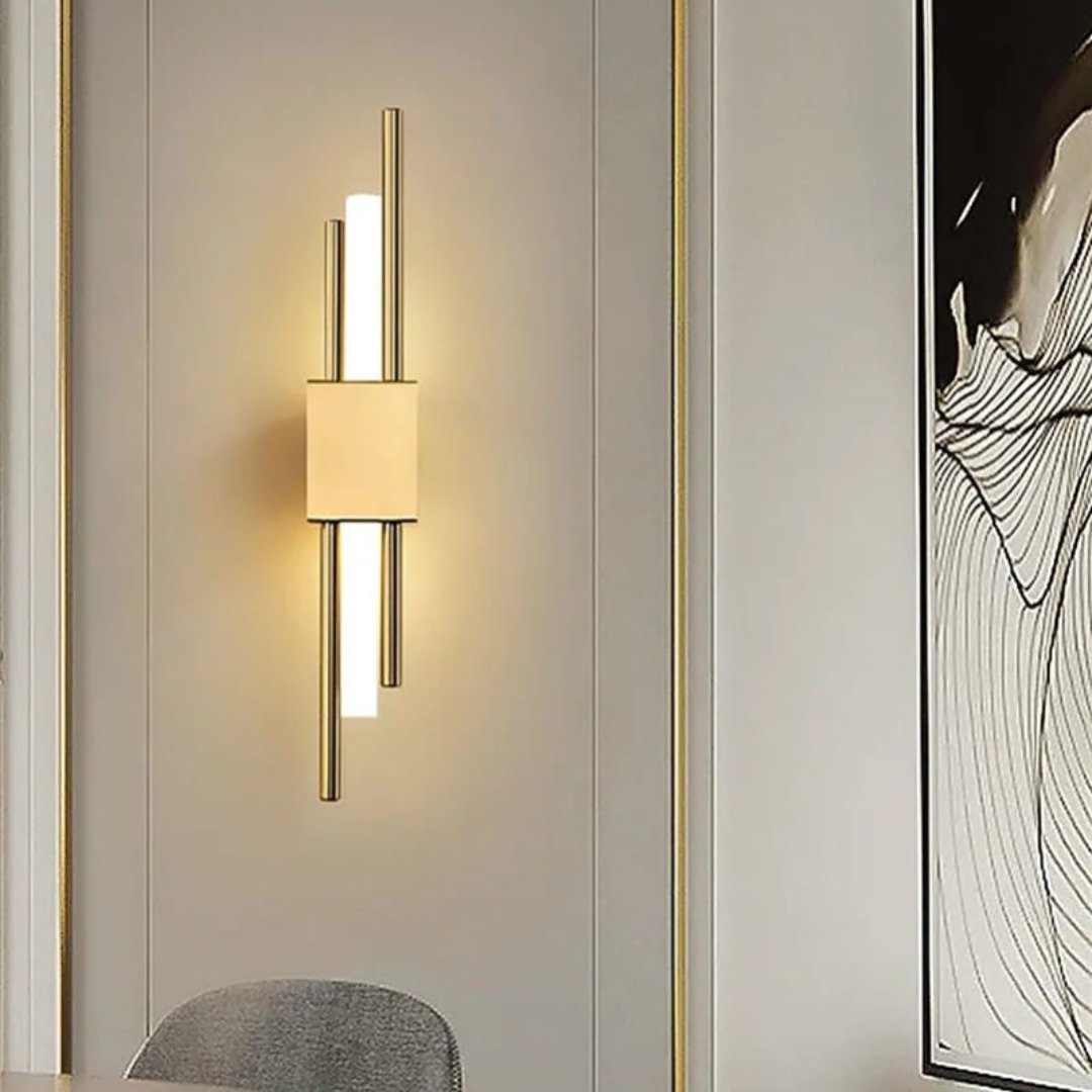 LuminArt - Stijlvolle Zwarte/Gouden LED Wandlamp voor Slaapkamer