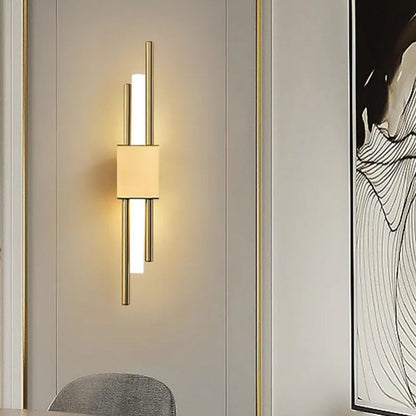 LuminArt - Stijlvolle Zwarte/Gouden LED Wandlamp voor Slaapkamer