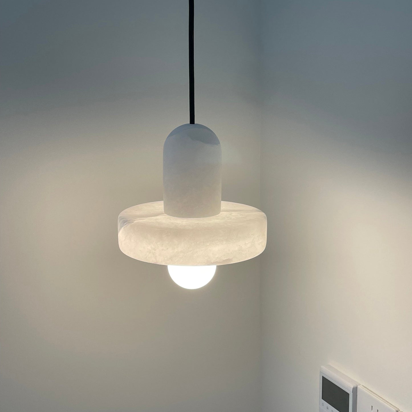 Moderne Witte Alabaster Hanglamp met Marmeren Lampenkap