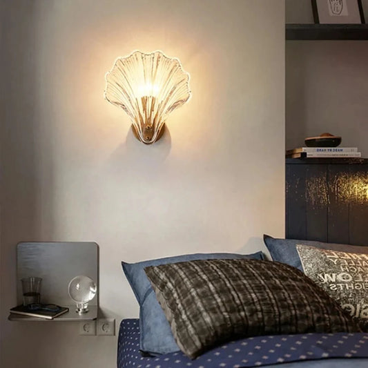 CoralGlimmer - Schelpvormige Glas Wandlamp