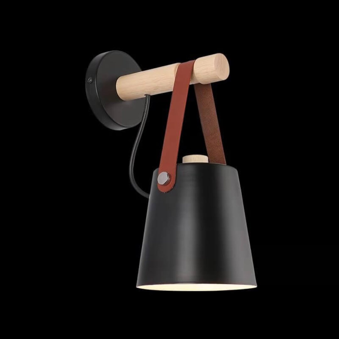 Houtarm - Wandlamp met ijzeren lampenkap en houten arm