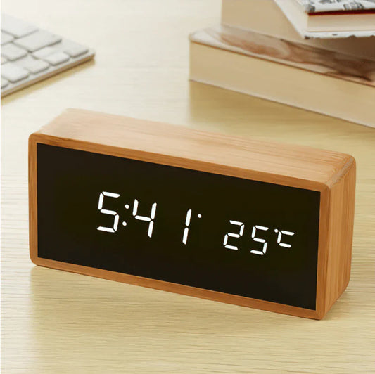 EcoTime - Bamboe LED Alarmklok - Temperatuurweergave - Duurzaam Design-Wall Clocks-De Bazelaar