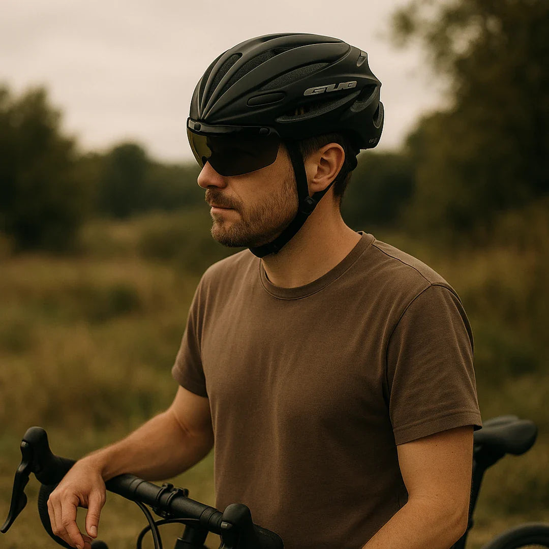 Fietshelm met geïntegreerde bril en vizier in zwart