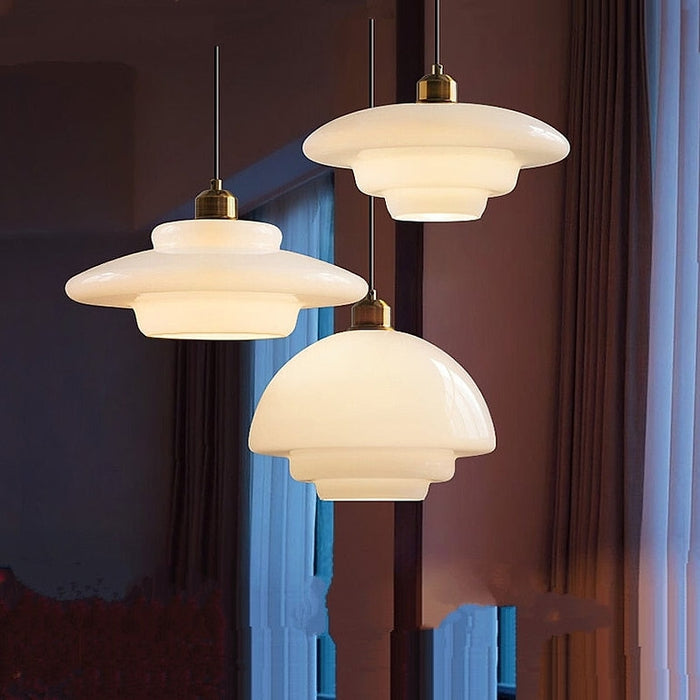 Tijdloze Witte Glazen Hanglamp voor een Elegant Interieur